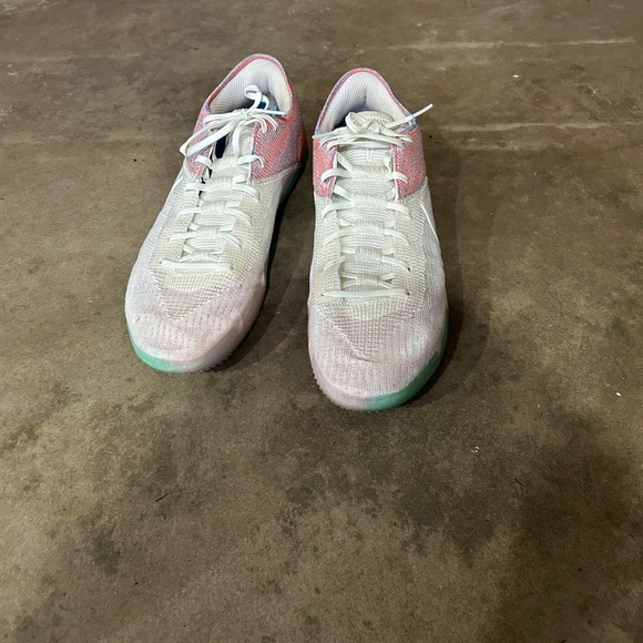 Athletic_Shoes